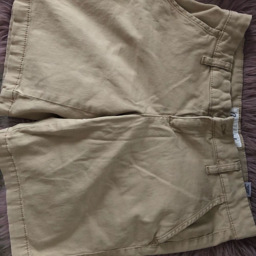 Bermuda khaki/tan shorts